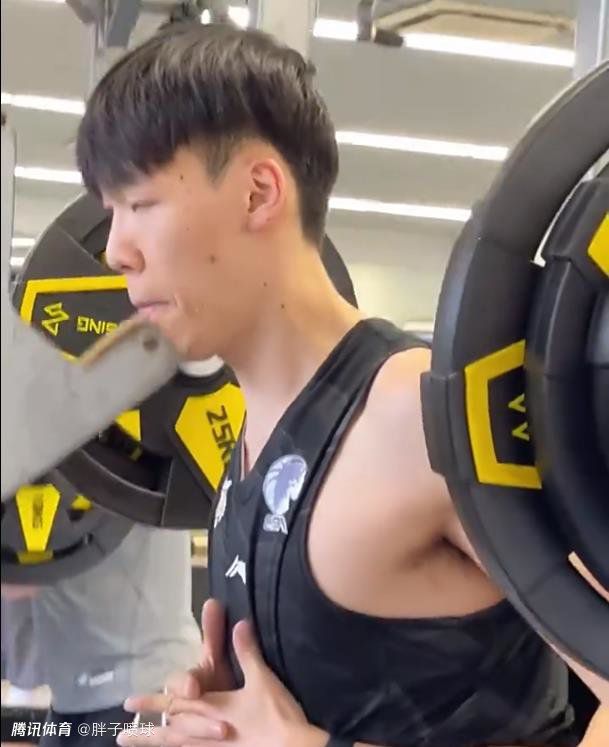 正如预告片中所呈现的，面对惊世灾难，人类逃无可逃